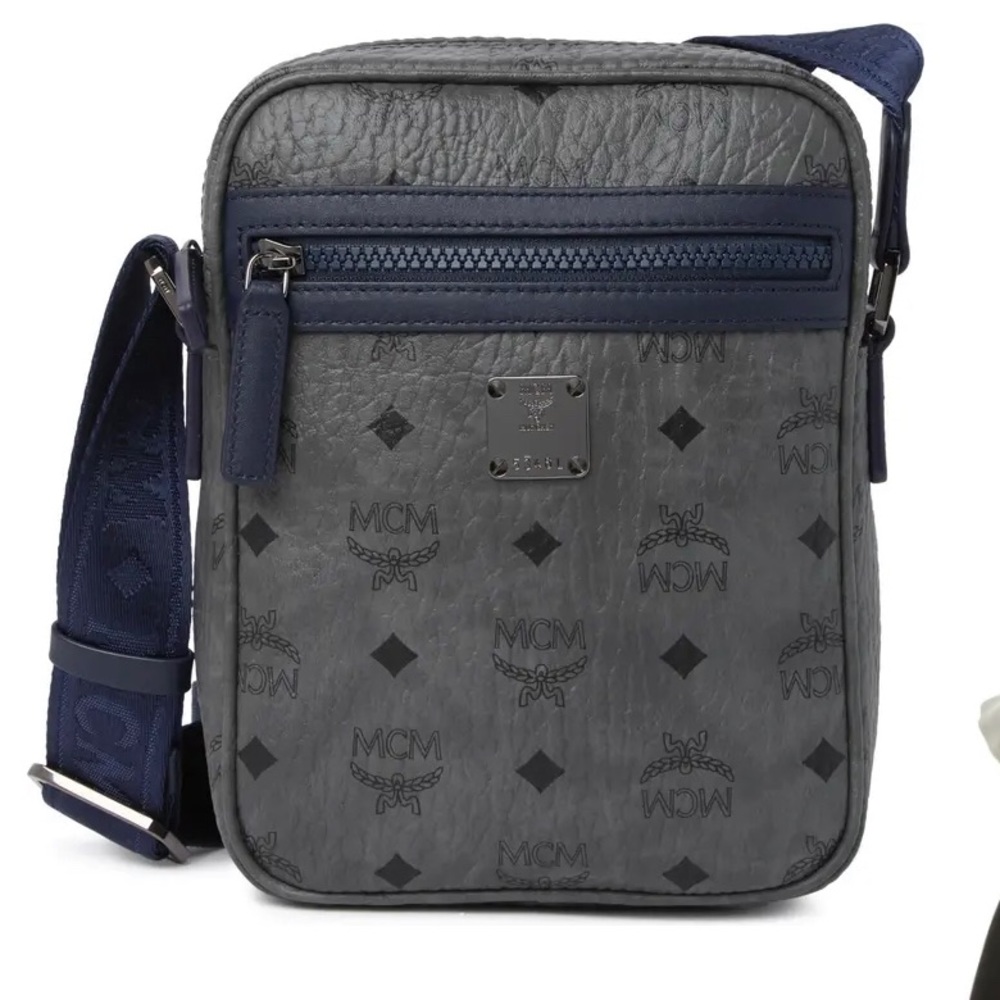 SOLD⛔️(UNISEX) Auth. MCM viseto Logo diamond zip Crosb - Picture 3 of 15